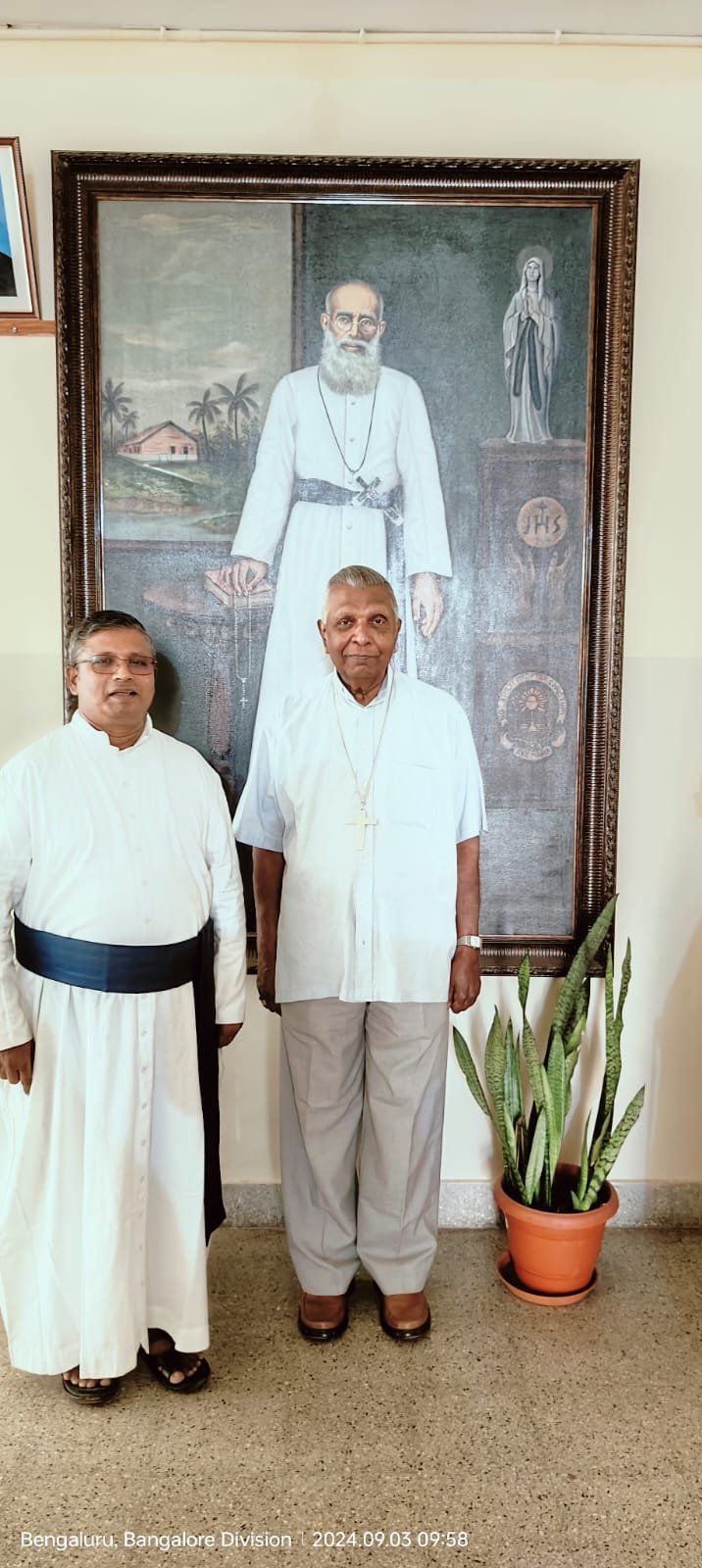 Bishop Emeritus Joseph Vianney Fernando Visits Rosarian Generalate, Bengaluru and Receives Warm Welcome